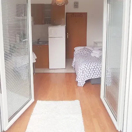 Jana Apartment *